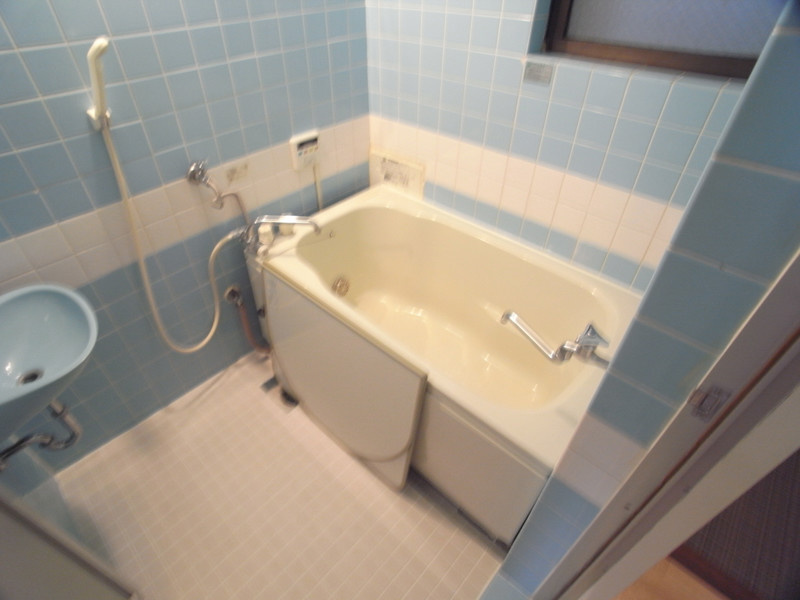 鯉川マンションの浴室