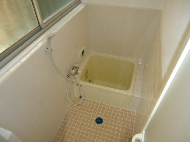 ビーコート青谷の浴室