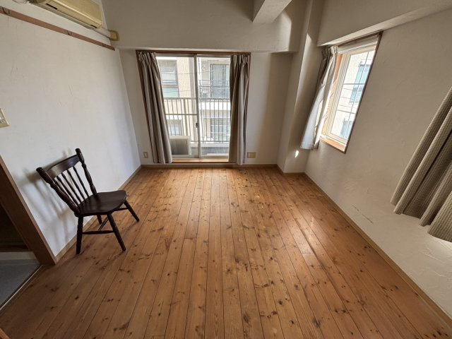 甲柔館アパートの居間・リビング