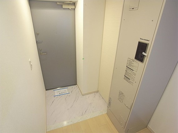 アドバンス三宮ステージアの玄関