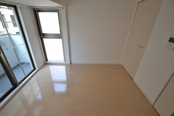 アドバンス三宮ステージアの居間・リビング