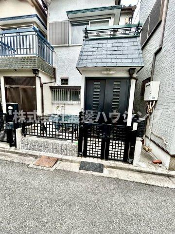 玉串町東3丁目テラスハウスのエントランス