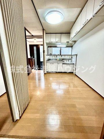 玉串町東3丁目テラスハウスの居間・リビング