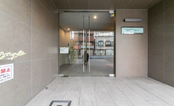 西日暮里フラッツのエントランス