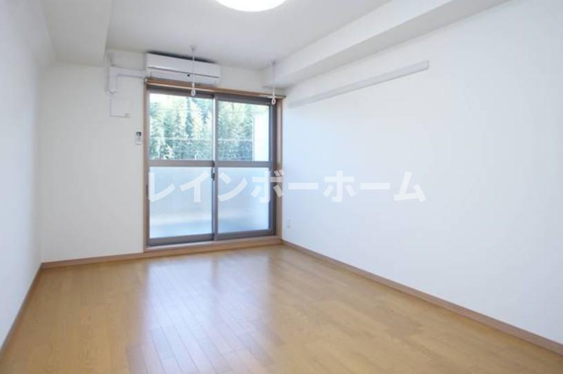 レオ四拾六番館の居間・リビング