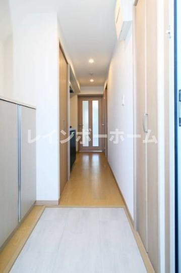 レオ四拾六番館の玄関