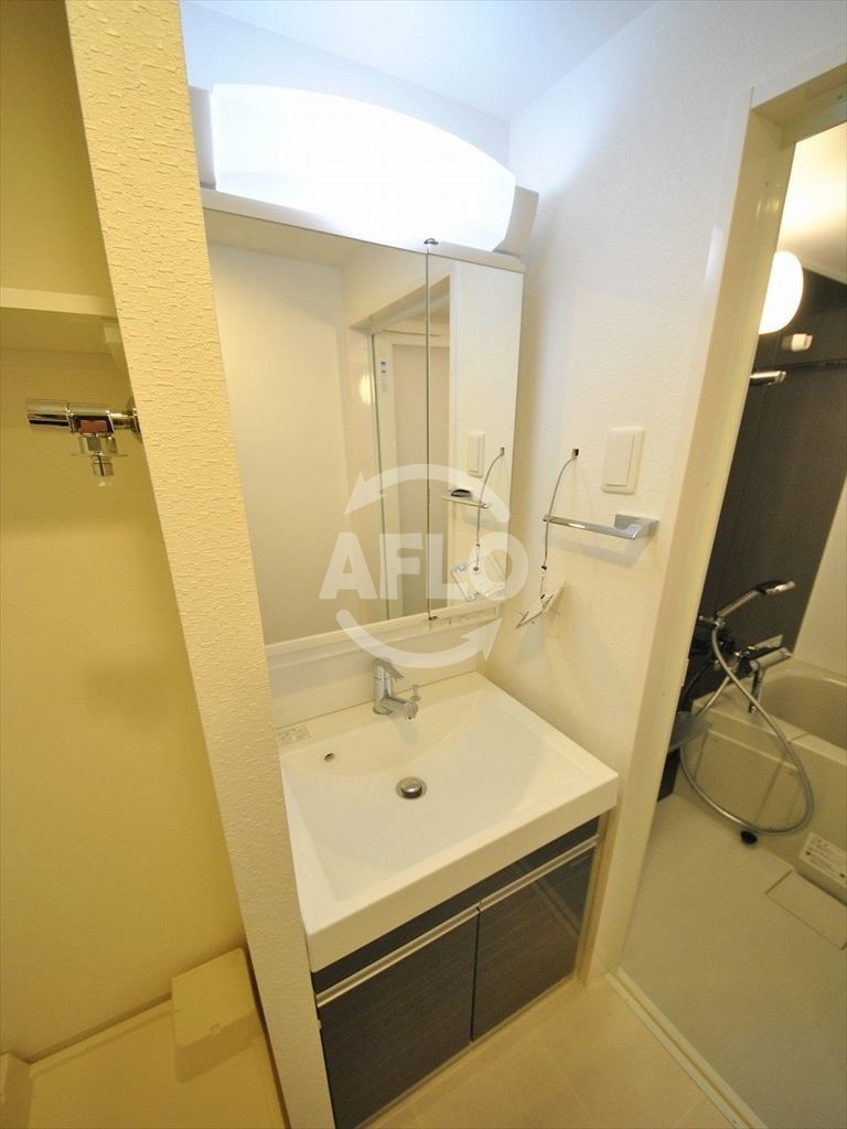 コンフォリア心斎橋ＥＡＳＴの独立洗面台|コンフォリア心斎橋ＥＡＳＴ　独立洗面化粧台