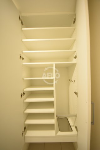 コンフォリア心斎橋ＥＡＳＴの収納|コンフォリア心斎橋ＥＡＳＴ　下駄箱