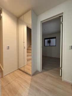 【独立洗面台】 | LIGARE名古屋市北区柳原1期全4棟【仲介手数料無料　清水小　八王子中】 | 撮影
社長の村田です！
自らプレイヤーとして営業しています
長年の経験と実績から皆様により良いマイホーム購入のご提案をいたします。
住宅ローンの不安や購入後の不安等何でもご相談ください。