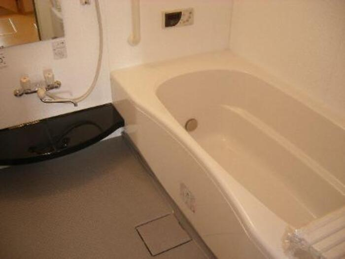 グランメールの浴室|追い焚き付きのお風呂です♪