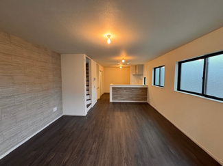 【居間・リビング】 | LIGARE名古屋市北区柳原1期全4棟【仲介手数料無料　清水小　八王子中】 | 撮影
社長の村田です！
自らプレイヤーとして営業しています
長年の経験と実績から皆様により良いマイホーム購入のご提案をいたします。
住宅ローンの不安や購入後の不安等何でもご相談ください。