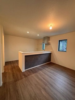 【居間・リビング】 | LIGARE名古屋市北区柳原1期全4棟【仲介手数料無料　清水小　八王子中】 | 撮影
社長の村田です！
自らプレイヤーとして営業しています
長年の経験と実績から皆様により良いマイホーム購入のご提案をいたします。
住宅ローンの不安や購入後の不安等何でもご相談ください。