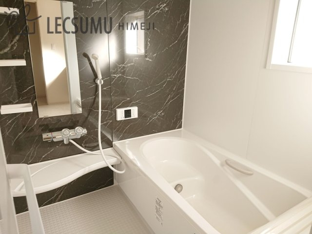 赤穂市板屋町2期／全3棟の浴室|同社施工例