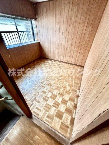 東山町一戸建の洋室