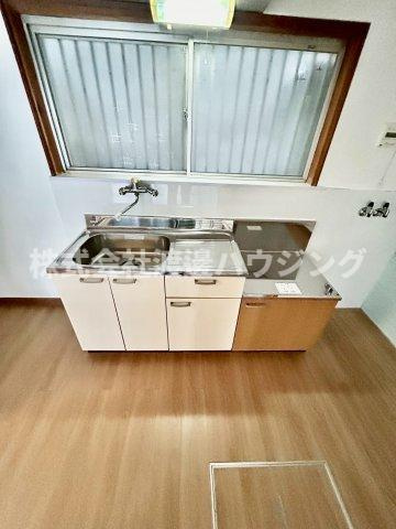 東山町一戸建のキッチン