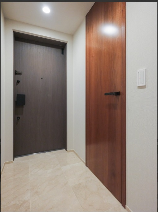 ★仲介手数料無料★Brillia　ICHIBANCHO（千鳥ヶ淵公園近くにあり、自然が感じられる住環境）の玄関