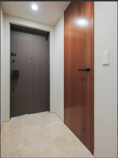 【玄関】 | ★仲介手数料無料★Brillia　ICHIBANCHO（千鳥ヶ淵公園近くにあり、自然が感じられる住環境）