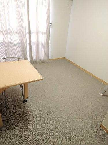 レオパレスエムズ柏の寝室|落ち着いた色調の寝室です