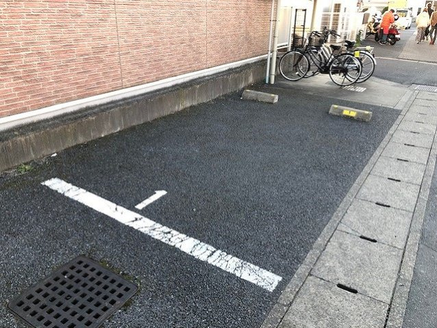 レオパレスノーブルシャトーⅡの駐車場|駐車場があるので、車を買う予定の方も安心です