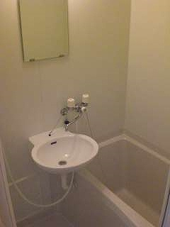 レオパレスノーブルシャトーⅡの洗面所|スペースが確保できる洗面所です