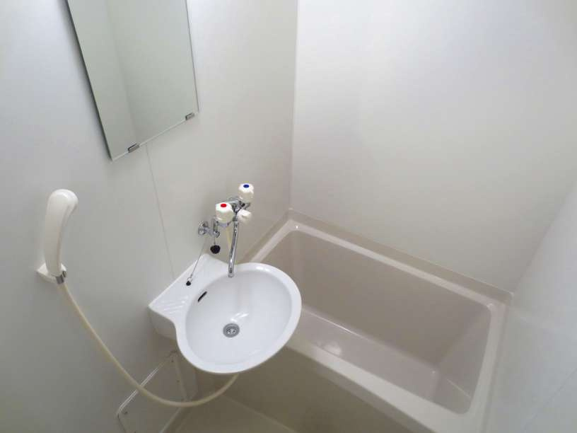 レオパレスtachibanaの浴室|きれいなお風呂です