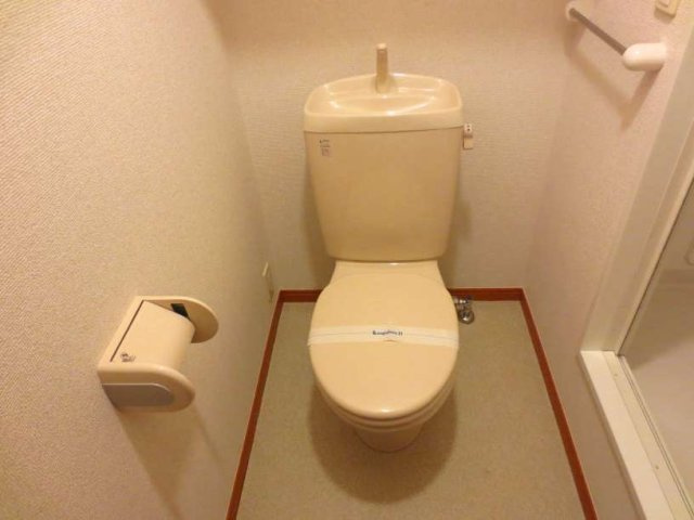 レオパレスtachibanaのトイレ|コンパクトで使いやすいトイレです