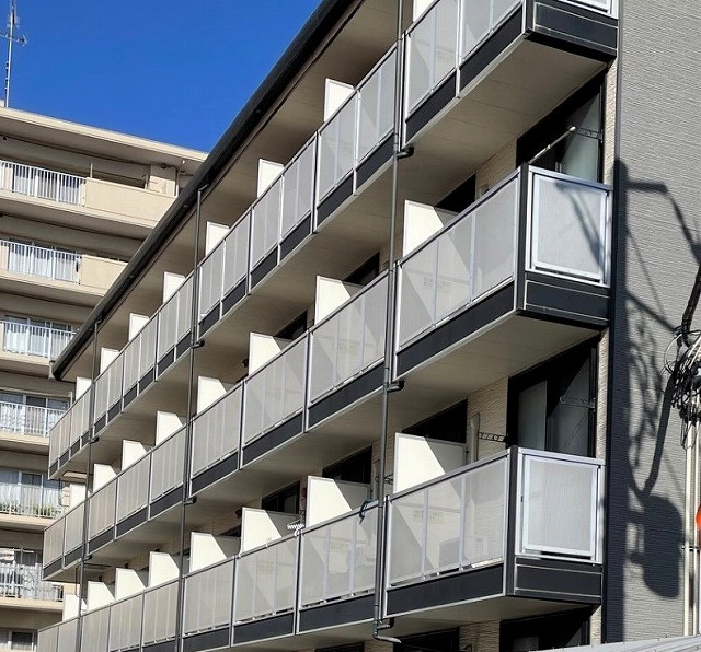 レオパレスU&SⅡのバルコニー|外からの目が気にならないバルコニーで洗濯物が干せます