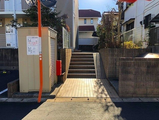 レオパレス南逆井のエントランス