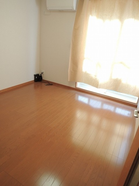 レオパレス南逆井の居間・リビング