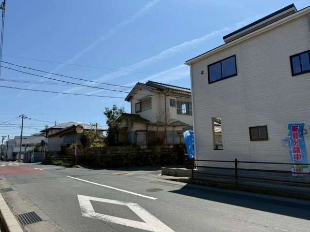 平塚市東真土2丁目新築戸建て　2号棟の前面道路含む現地写真