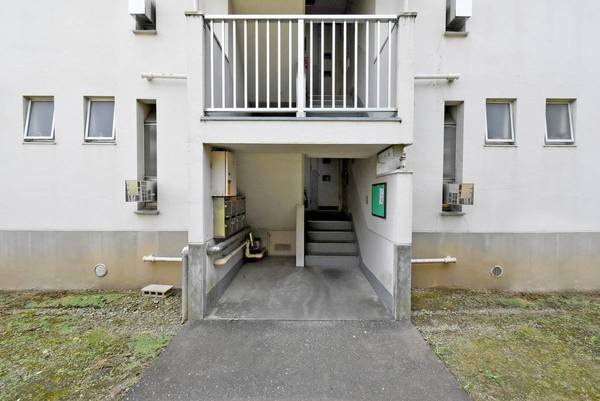 ビレッジハウス足利福居2号棟のエントランス