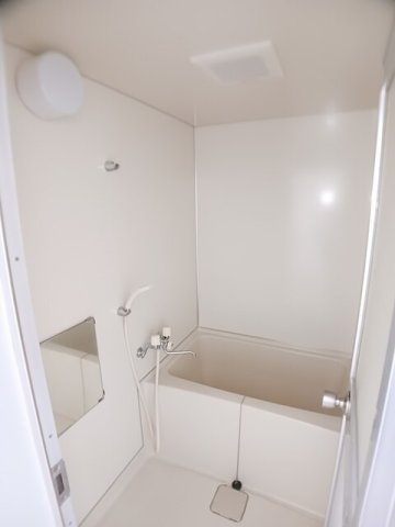 バーン荒町Ｂ棟の浴室