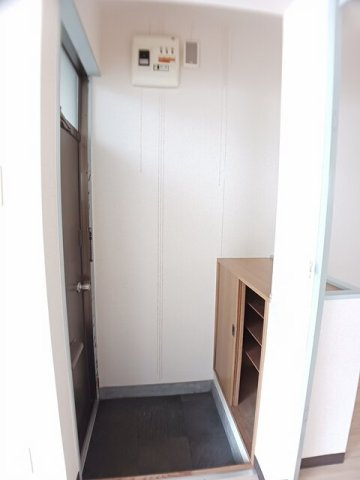 バーン荒町Ｂ棟の玄関