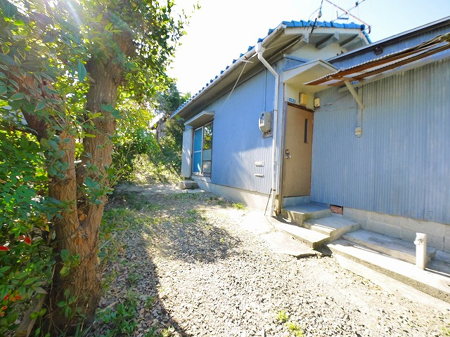 冨士原貸家（6-6-3）の駐車場|駐車場に車を止められます