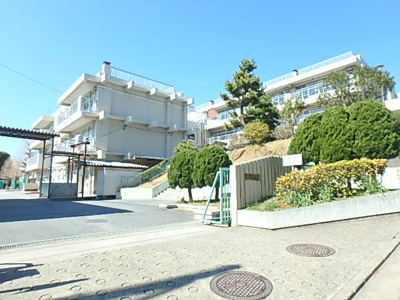 横浜市立岡津中学校まで500ｍ