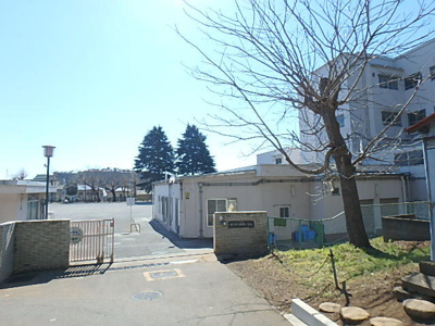 横浜市立岡津小学校まで450ｍ