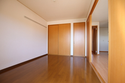 洋室6帖/南面は2室になります。