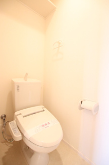 温水洗浄便座付きトイレです★