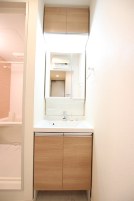 忙しい朝に嬉しい独立洗面台です★