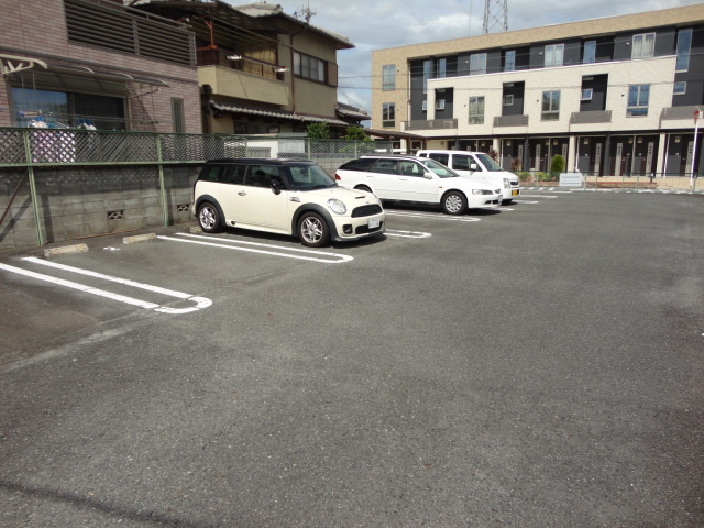 フィオーレ小泉の駐車場