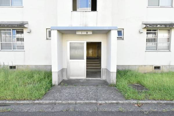 ビレッジハウス宮成1号棟のエントランス|清潔なエントランスです