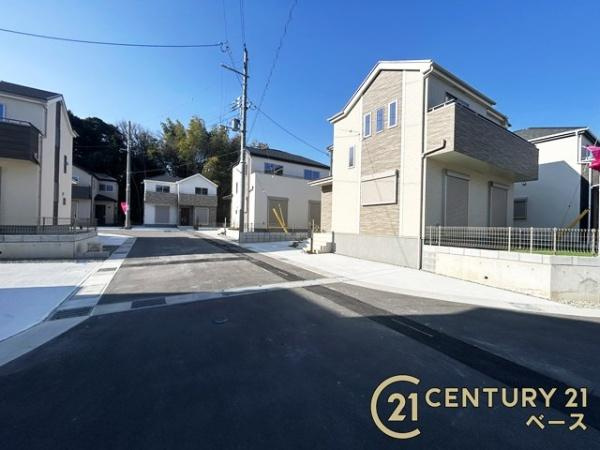 生駒市萩の台 Ｉ号地 ／新築一戸建の前面道路含む現地写真|■現地撮影写真■前面道路約６ｍでお車の出し入れも楽々！