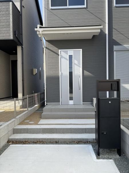豊川御津町広石第1期　全4棟・3号棟の玄関|訪れる人を心地よく迎え入れます。