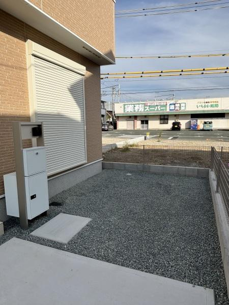 蒲郡上本町第1期　全11棟・2号棟の庭|ウッドデッキやBBQ。想像が膨らむお庭