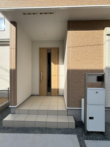 蒲郡上本町第1期　全11棟・2号棟の玄関|訪れる人を心地よく迎え入れます。