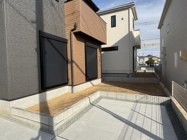 蒲郡上本町第1期　全11棟・4号棟の庭|ウッドデッキやBBQ。想像が膨らむお庭