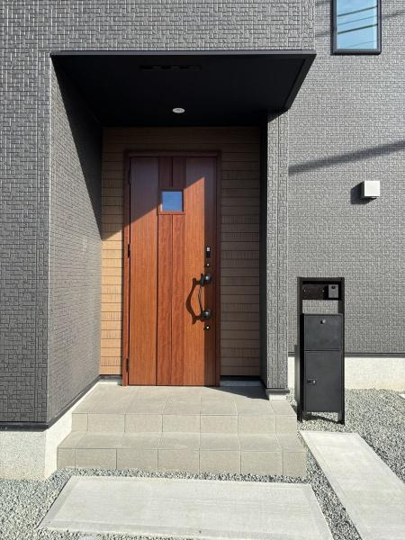 蒲郡上本町第1期　全11棟・4号棟の玄関|訪れる人を心地よく迎え入れます。