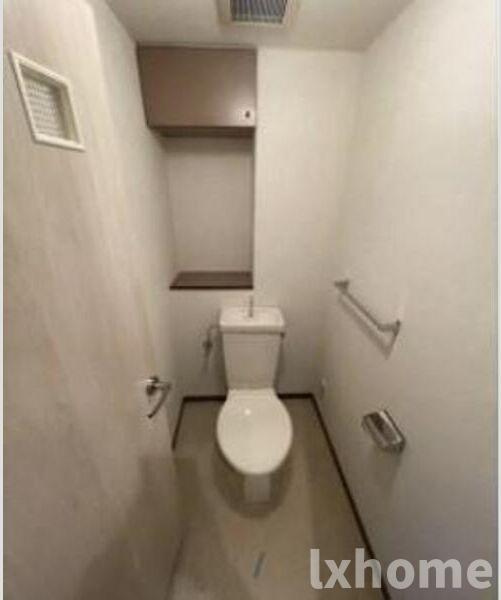 ヒルサイドテラス千里丘のトイレ|ゆったりとした空間のトイレです