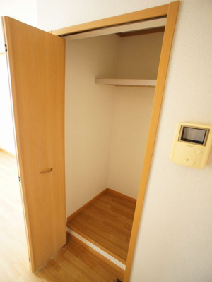 【設備】 | シャン・ド・フルールⅠ | 大きな収納スペースがあります。