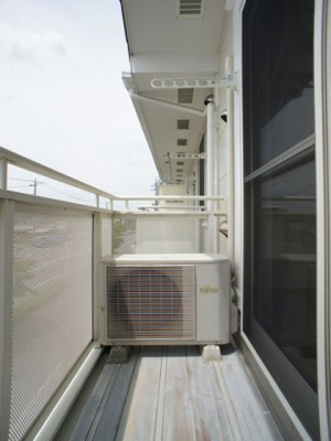 【バルコニー】 | シャン・ド・フルールⅠ | 日当たり良好！お洗濯物がたくさん干せます♪